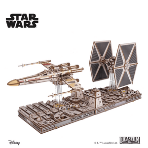 X-Wing Luka Skywalkera Starfighter™ + TIE Fighter™